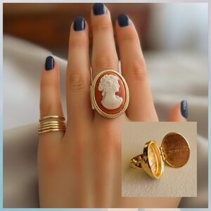 Vintage Avon Cameo Locket Ring ✨Gold-Tone | Size 6